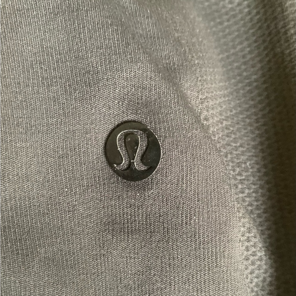 SZ 4 Lululemon Charcoal Gray Wunder Under
Excellent Condition - Picture 3 of 3